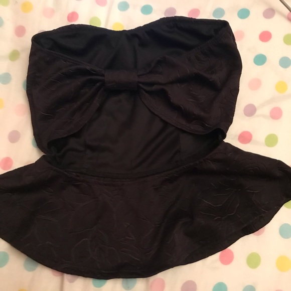 Strapless Top with a Bow in the Back - Picture 2 of 2